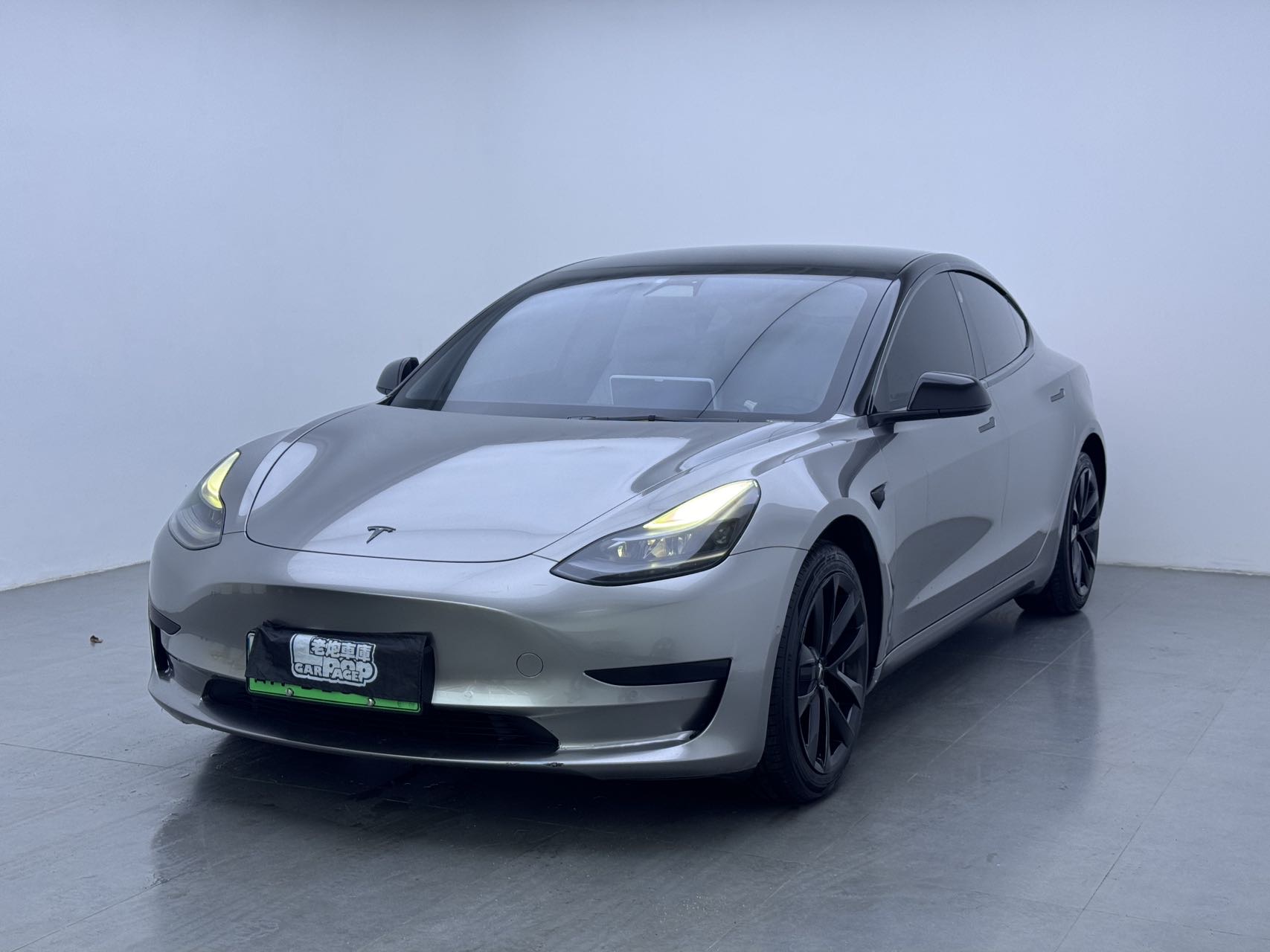 Tesla Model 3 2021 car image 