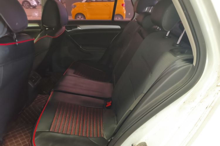 Volkswagen Golf 2018 car image #17
