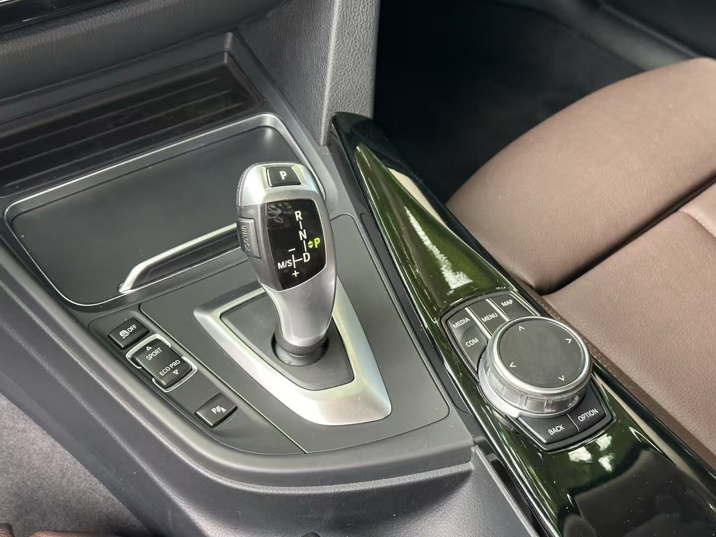 BMW 3 Series 2019 car image #8