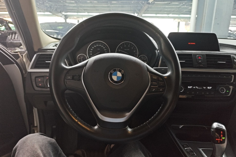 BMW 3 Series 2018 #11 BMW 3 Series 2018 car image #11