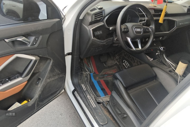 Audi Q3 2021 car image #18
