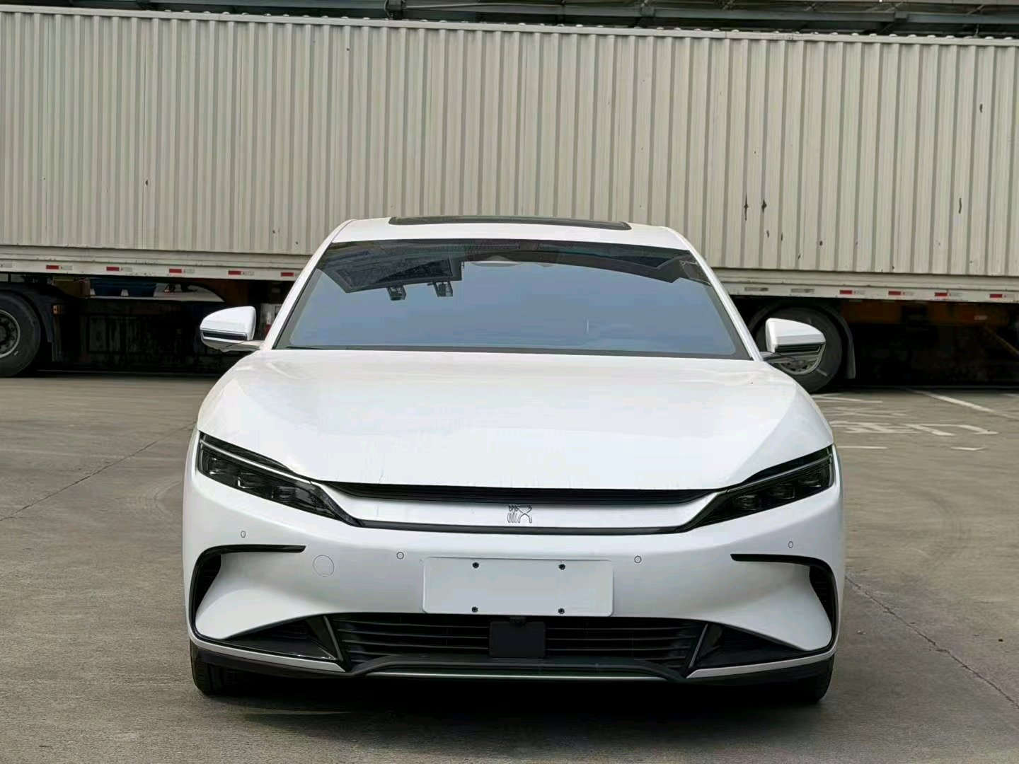 BYD Han 2023 #2 BYD Han 2023 car image #2