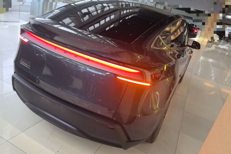 Tesla Model Y 2025 #7 Tesla Model Y 2025 car image #7