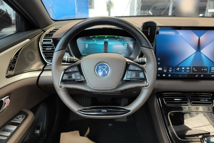 BYD Han 2024 car image #15