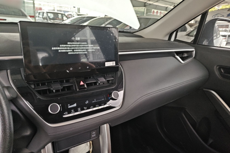 Toyota Corolla Cross 2025 immagine di auto #10
