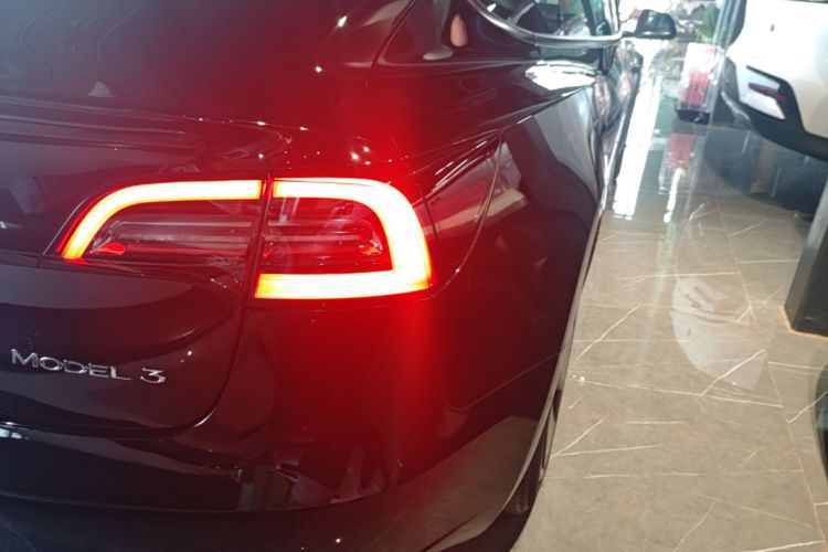 Tesla Model 3 2023 car image #8