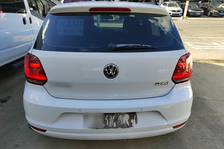 Volkswagen Polo 2015 car image #6
