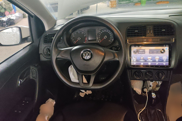 Volkswagen Polo 2016 car image #15
