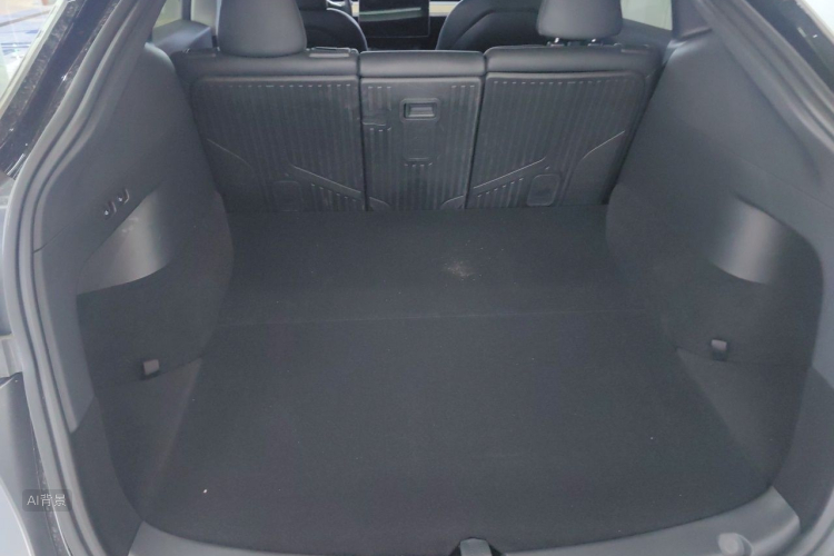 Tesla Model Y 2023 car image #21