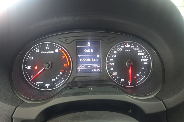 Audi A3 2018 car image #12
