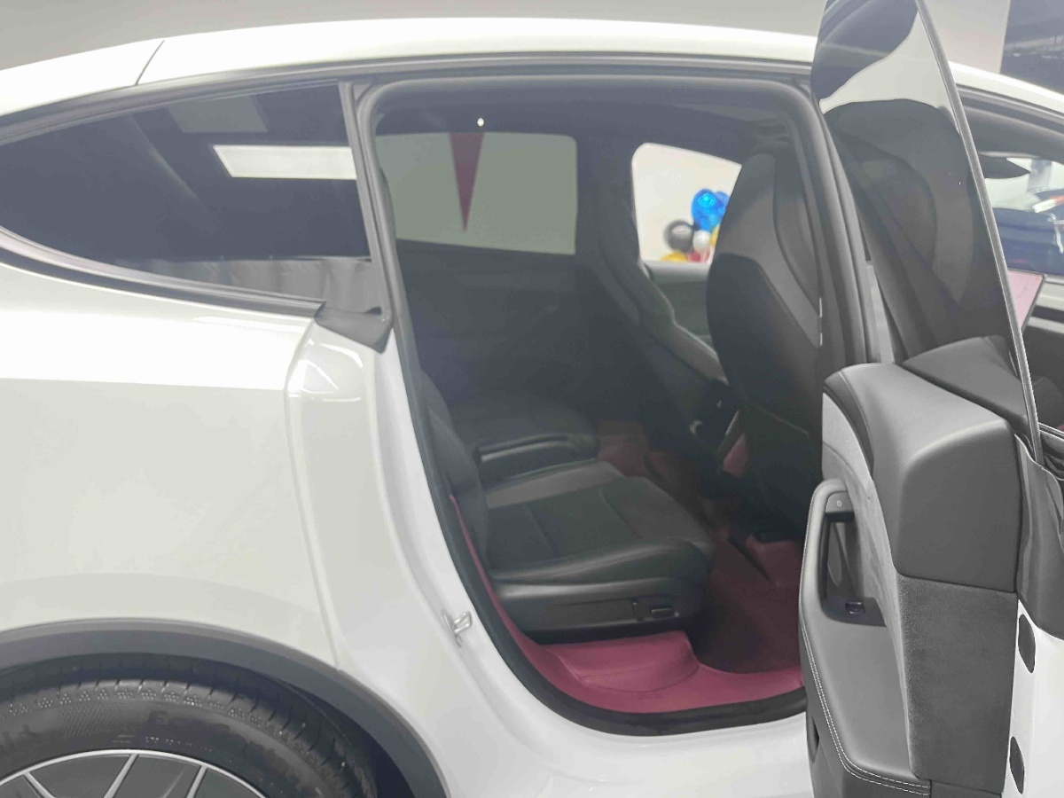 Tesla Model Y L 2026 #9 Tesla Model Y L 2026 car image #9