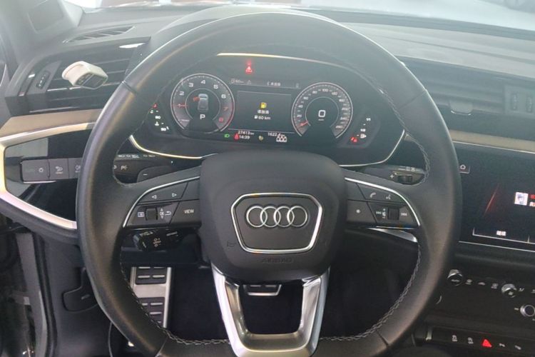 Audi Q3 2024 car image #11