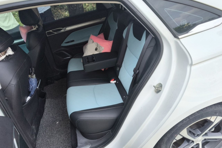 GEELY Emgrand L 2022 car image #10