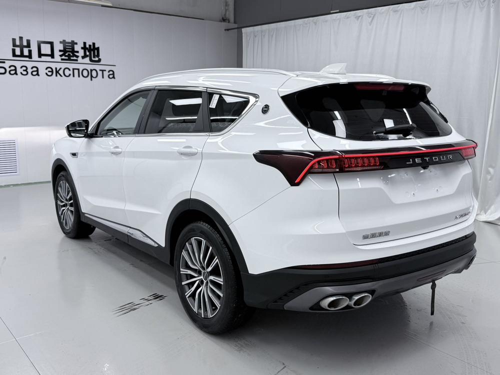 Jetour X70 PLUS 2023 car image #4