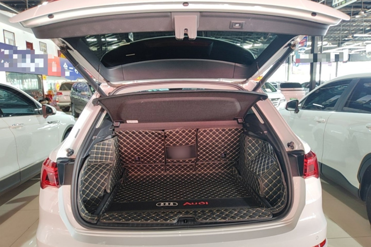 Audi Q3 2021 car image #19