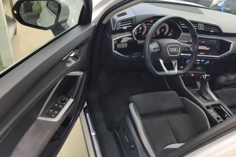 Audi Q3 2023 #16 Audi Q3 2023 car image #16
