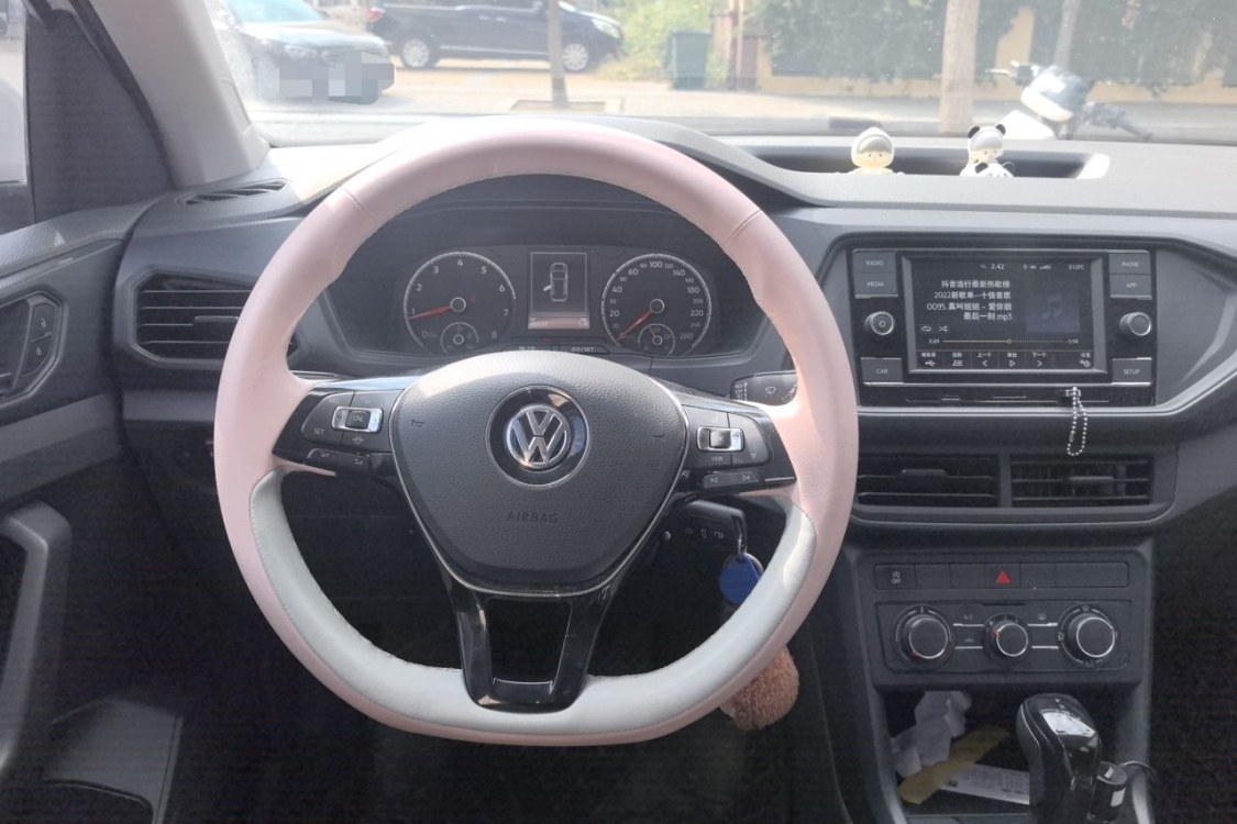 Volkswagen T-Cross 2019 car image #22