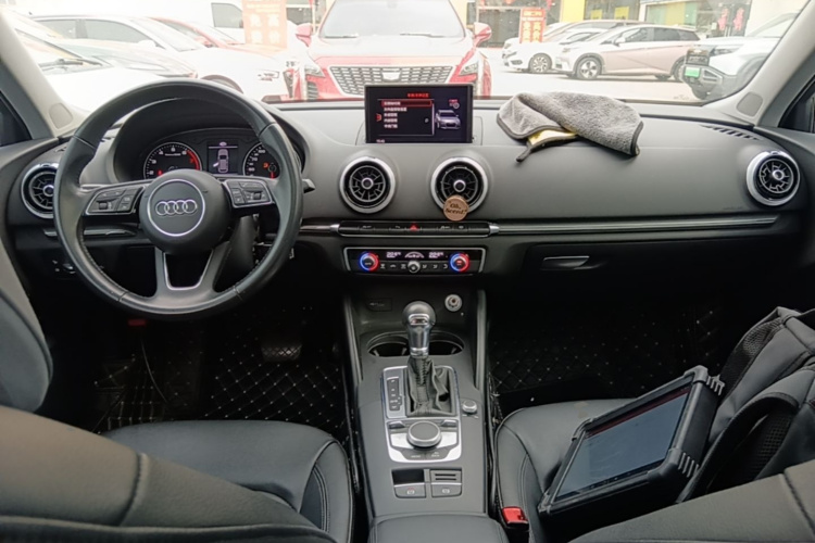 Audi A3 2018 car image #10