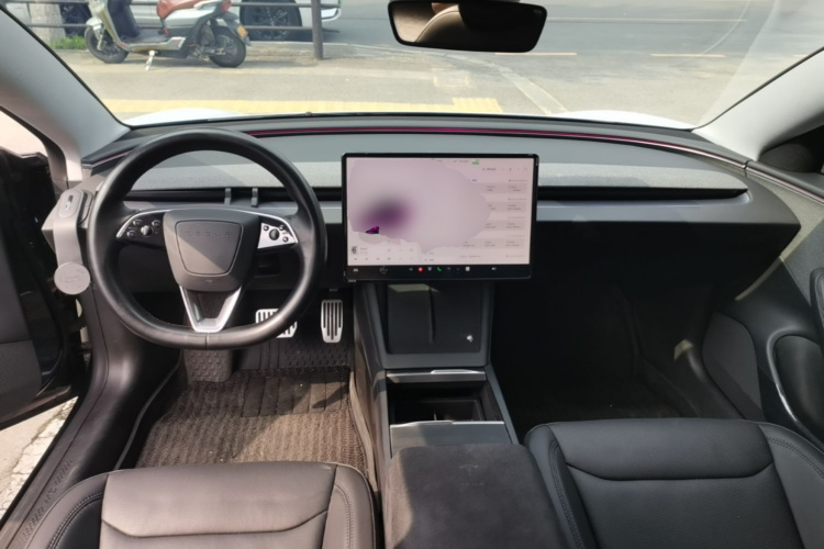 Tesla Model 3 2025 car image #10