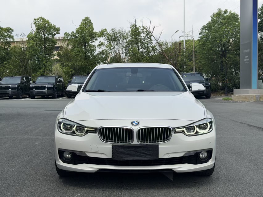 BMW 3 Series 2018 car image #2