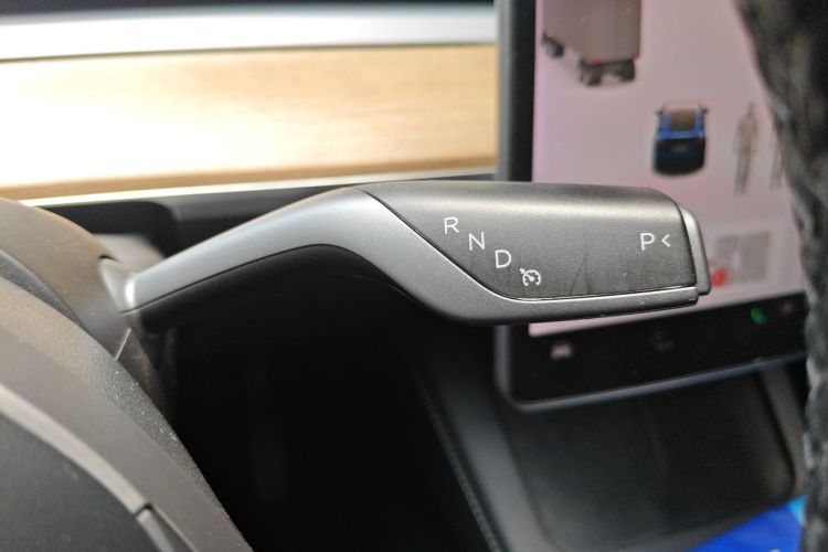 Tesla Model Y 2021 #14 Tesla Model Y 2021 car image #14