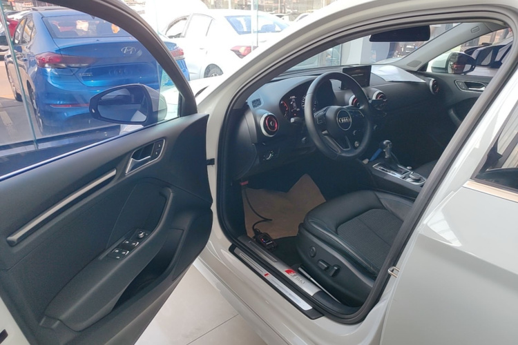 Audi A3 2017 car image #16
