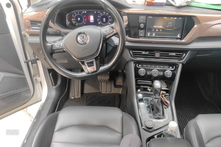 Volkswagen Tharu 2019 car image #12