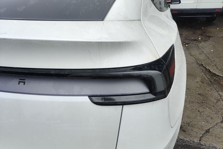 Tesla Model Y 2025 #8 Tesla Model Y 2025 car image #8