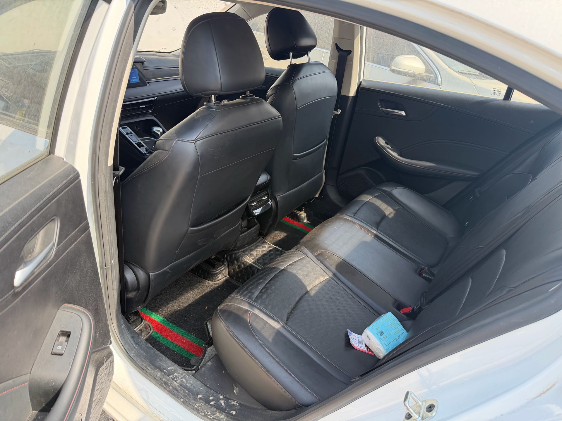 Roewe i5 2023 immagine di auto #2