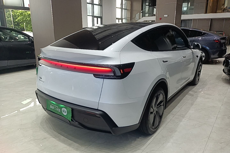 Tesla Model Y 2026 #7 Tesla Model Y 2026 immagine di auto #7