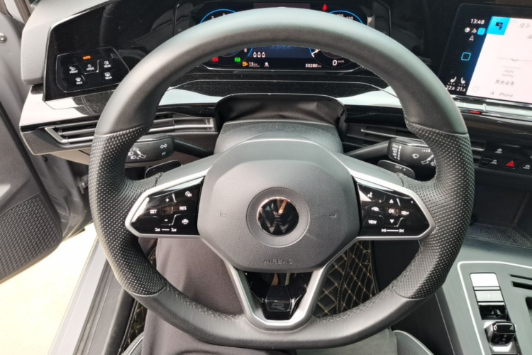 Volkswagen Golf 2024 car image #11