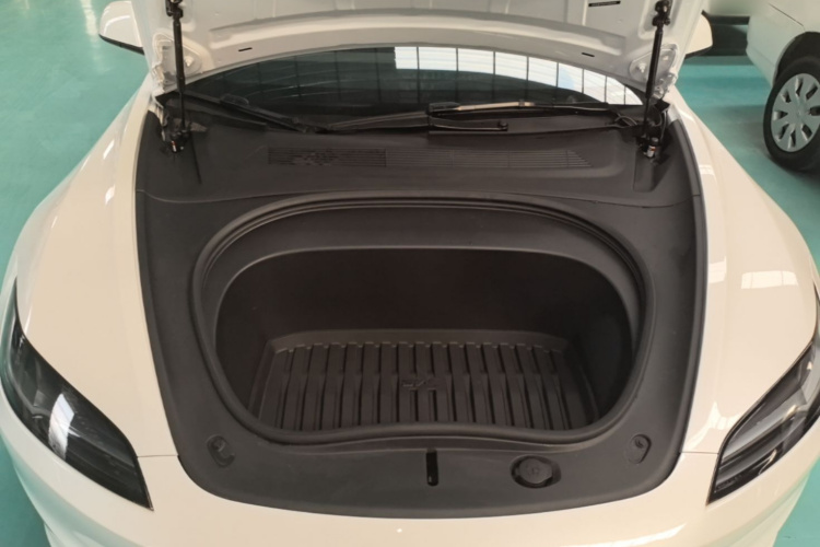 Tesla Model 3 2026 imagen de coche #22