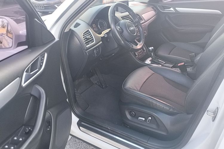 Audi Q3 2016 car image #16