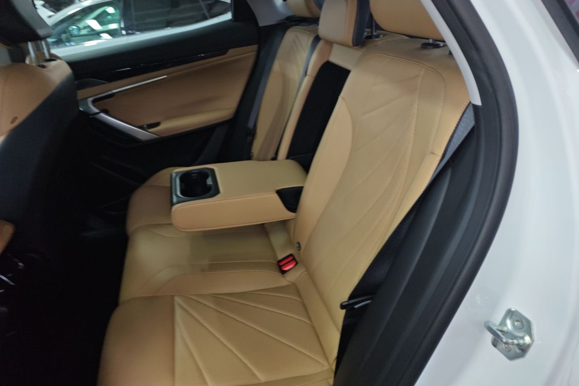 GEELY Boyue L 2026 car image #8