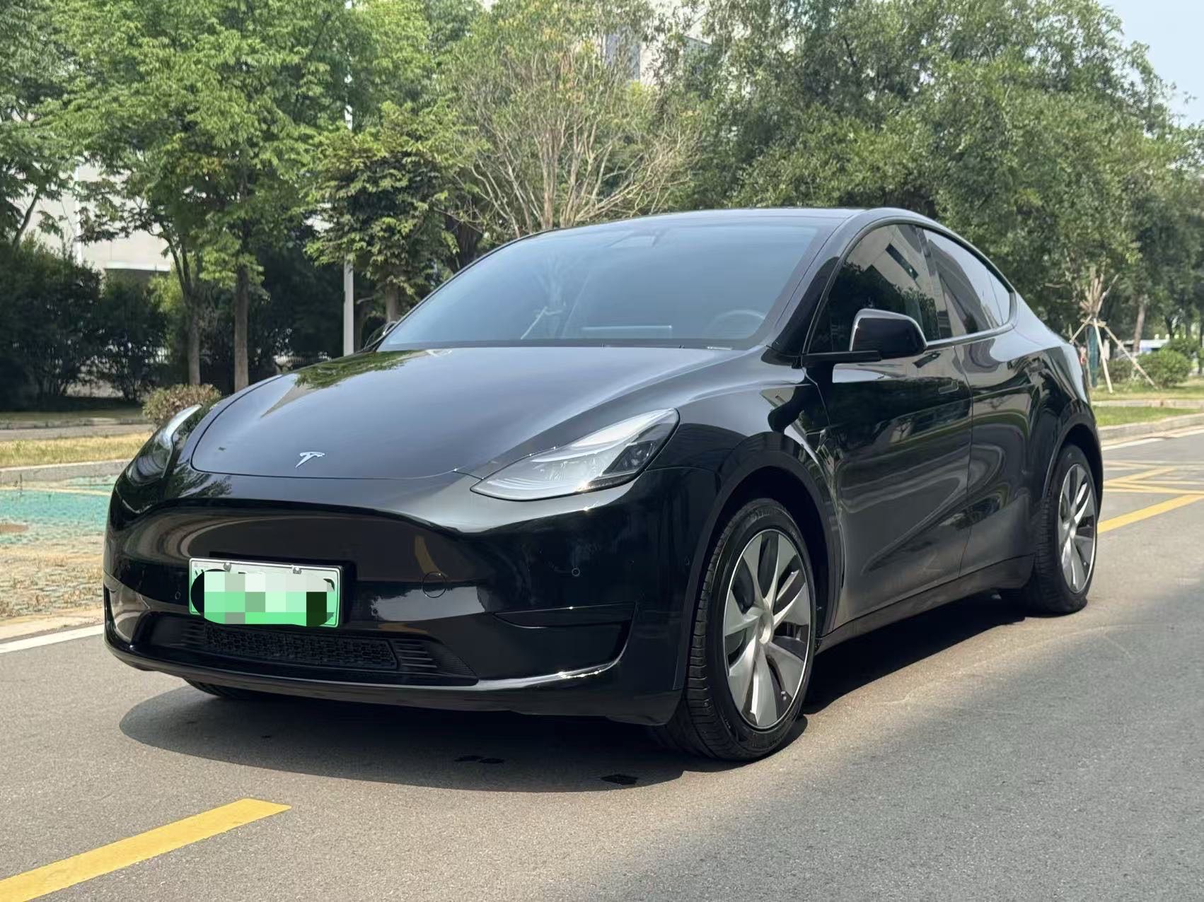 Tesla Model Y 2023 #2 Tesla Model Y 2023 car image #2