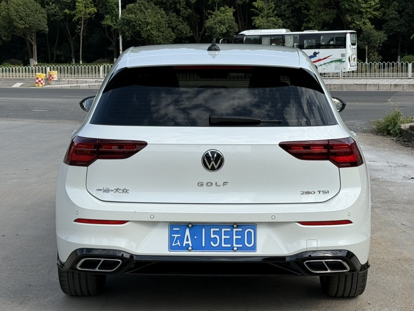 Volkswagen Golf 2022 car image #5