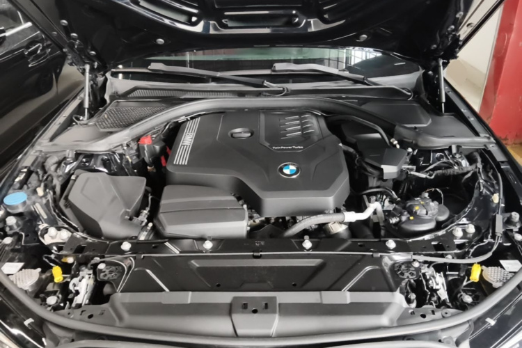 BMW 3 Series 2022 car image #23