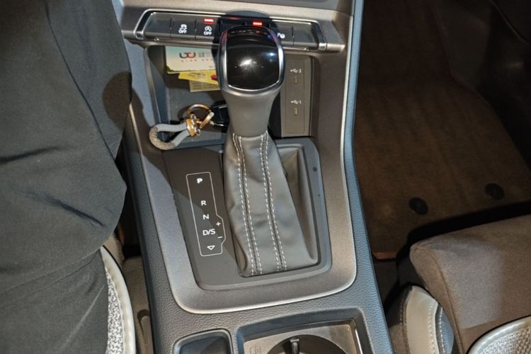 Audi Q3 2022 car image #14