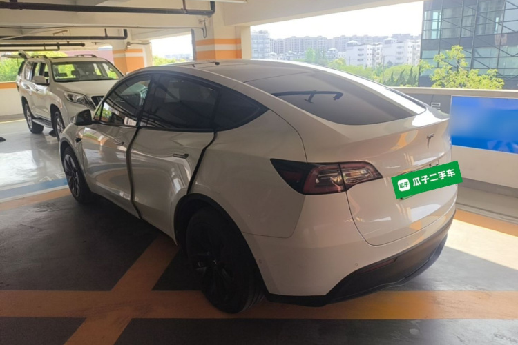 Tesla Model Y 2022 car image #5