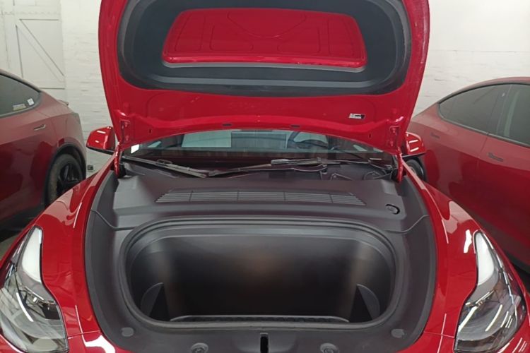 Tesla Model Y 2021 car image #20