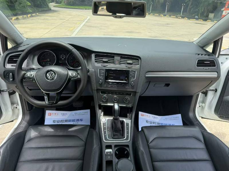 Volkswagen Golf 2016 car image #9