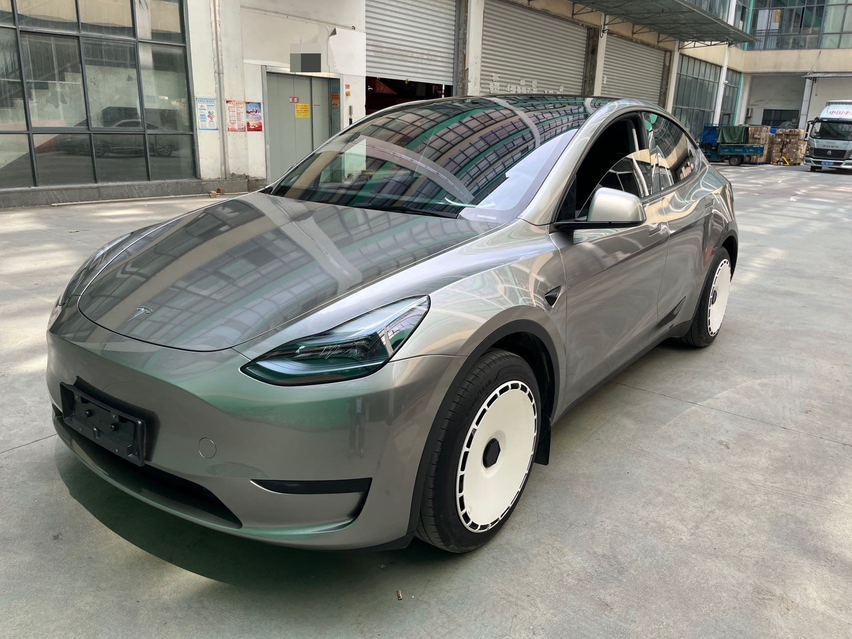 Tesla Model Y 2024 car image 