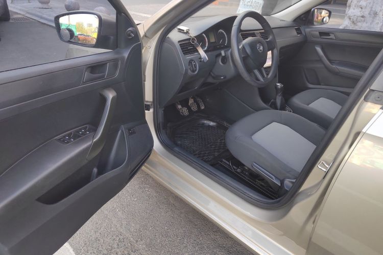 Skoda Rapid 2018 #16 Skoda Rapid 2018 image de voiture #16