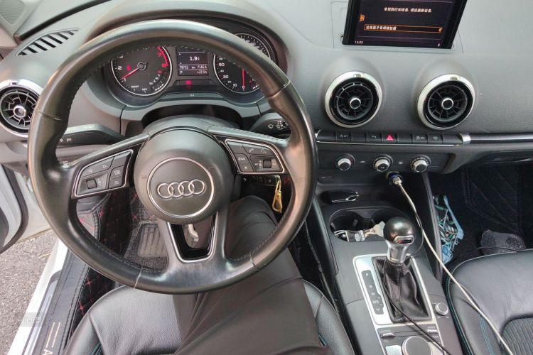 Audi A3 2018 immagine di auto #15