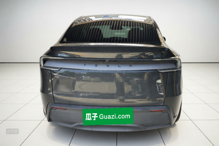 Tesla Model Y 2025 car image #4