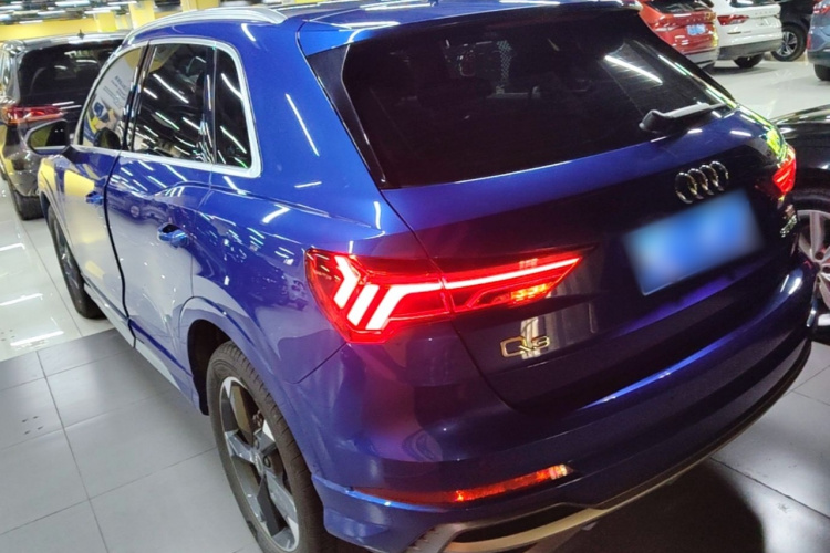 Audi Q3 2020 car image #5