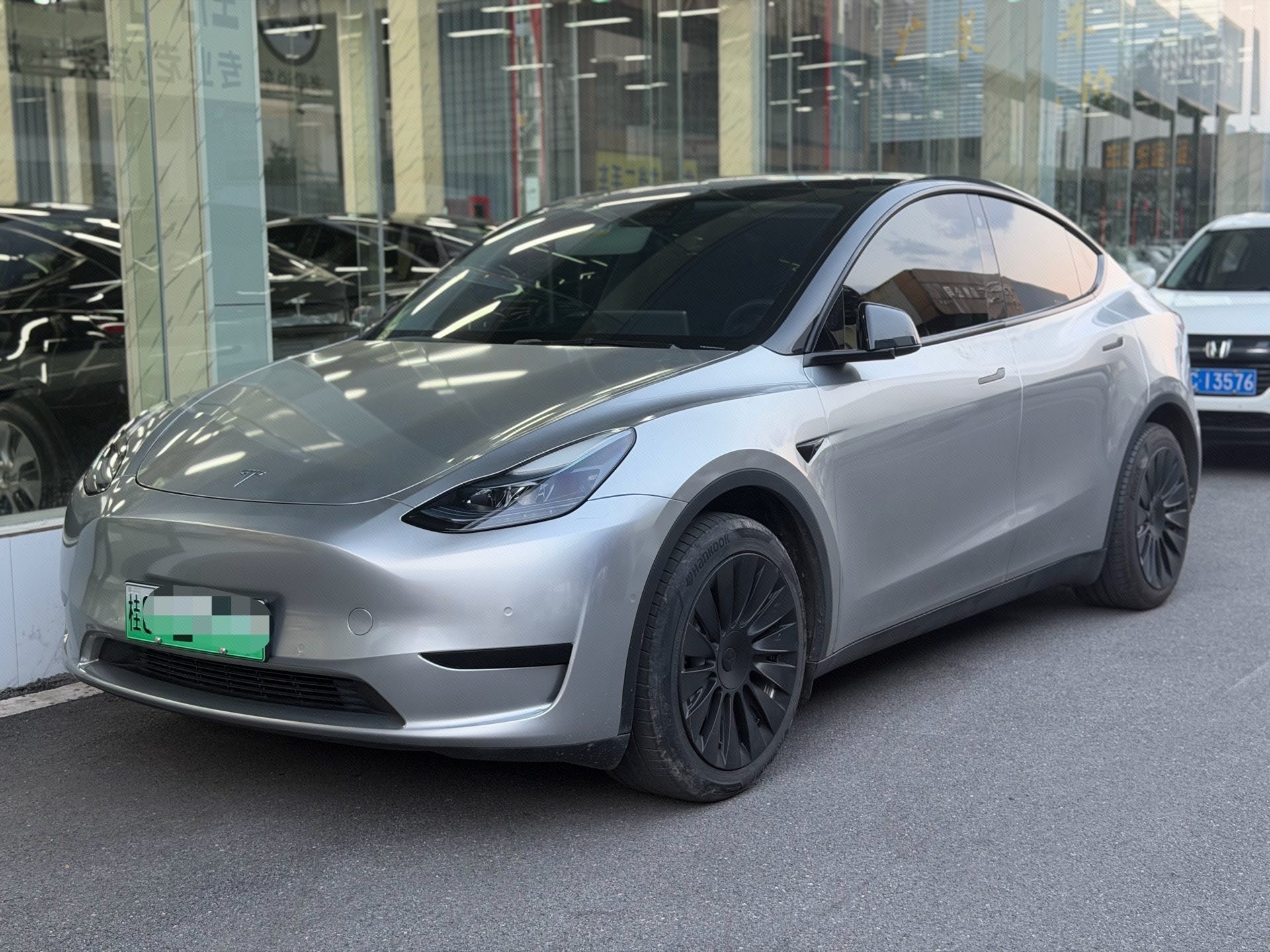 Tesla Model Y 2023 Tesla Model Y 2023 car image