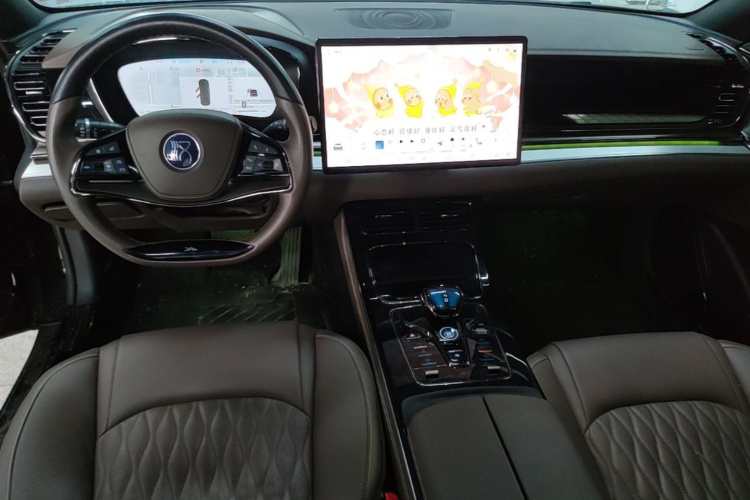 BYD Han 2024 car image #11