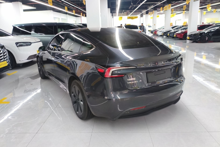 Tesla Model 3 2024 car image #5