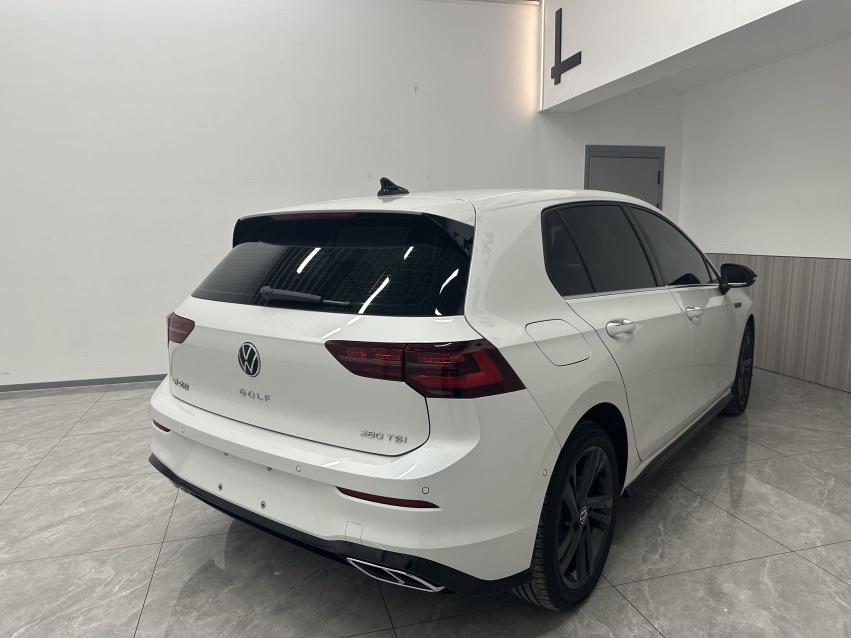 Volkswagen Golf 2023 car image #4